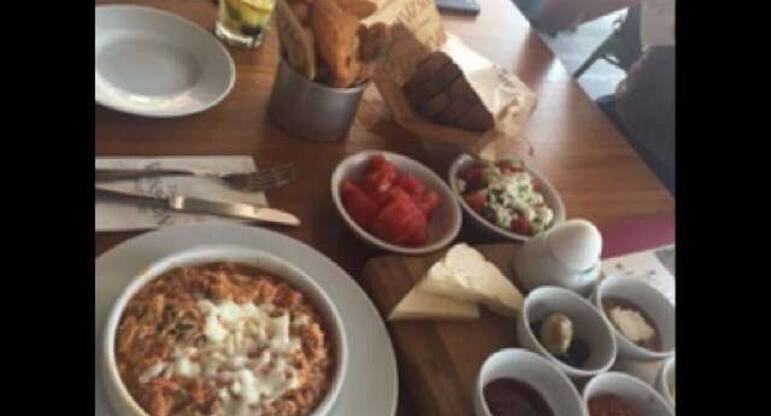 Sir Winston Cafe Restaurant Sports International Mavisehir Izmir